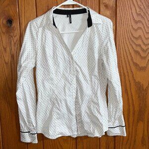 Maurice’s white black polka dot v-neck button down long sleeve shirt size medium